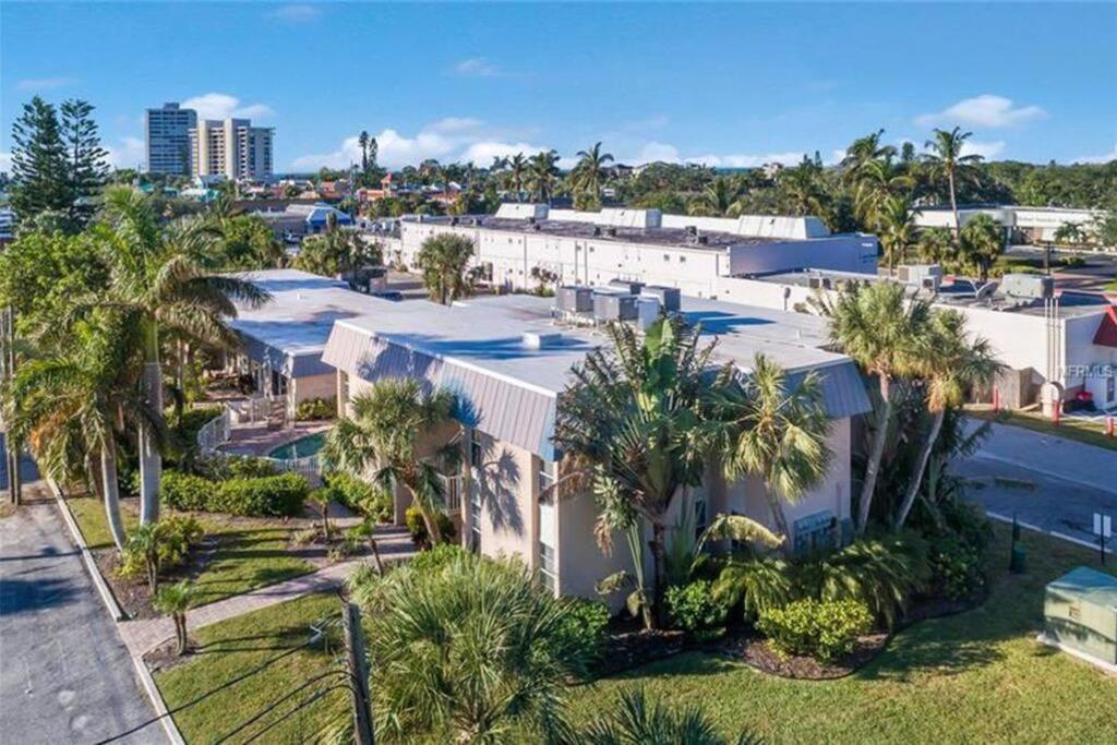 Heat Of Siesta Village Walk To Beach W Heated Pool Siesta Key Exterior photo