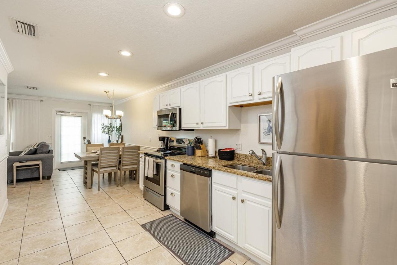 Heat Of Siesta Village Walk To Beach W Heated Pool Siesta Key Exterior photo