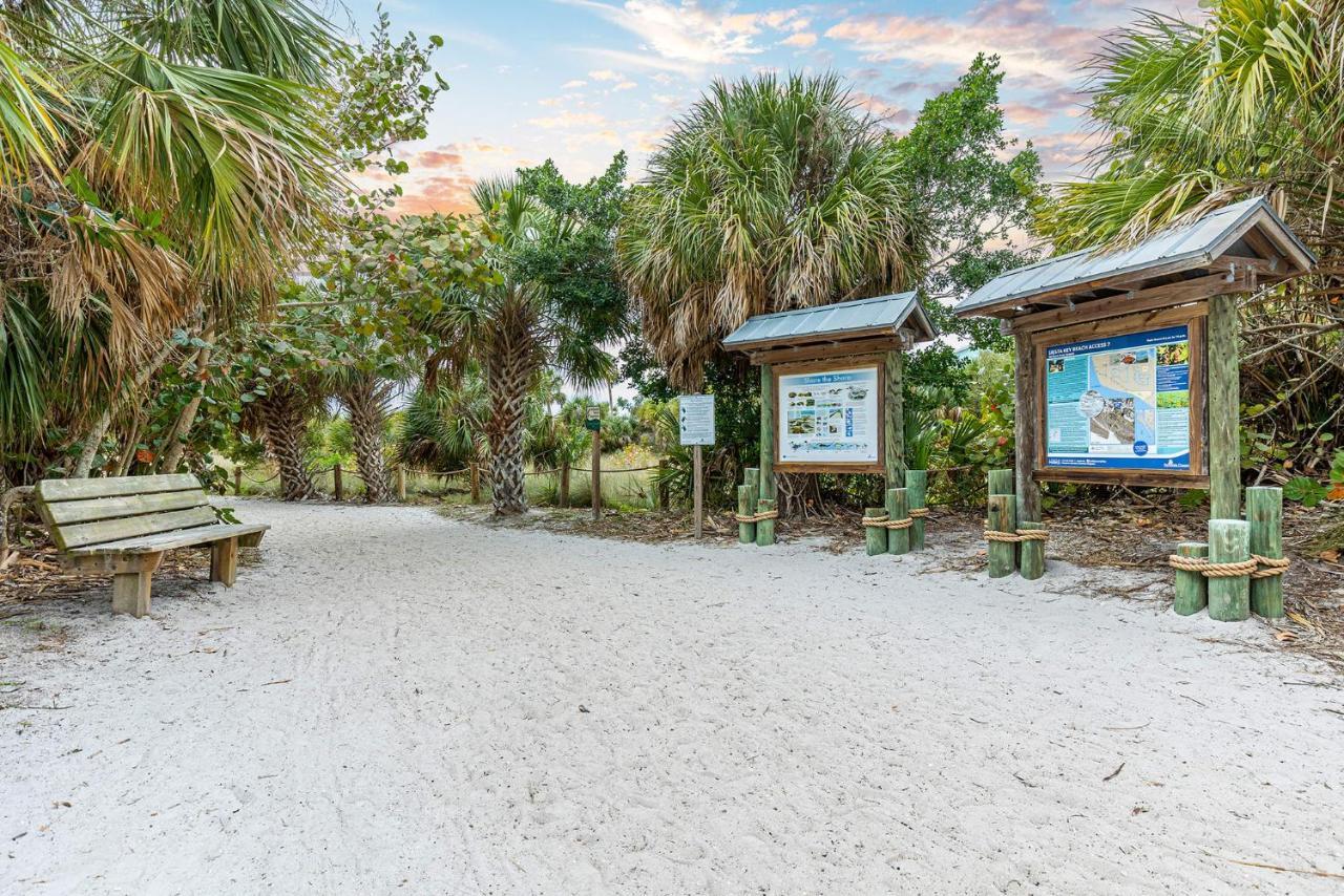 Heat Of Siesta Village Walk To Beach W Heated Pool Siesta Key Exterior photo