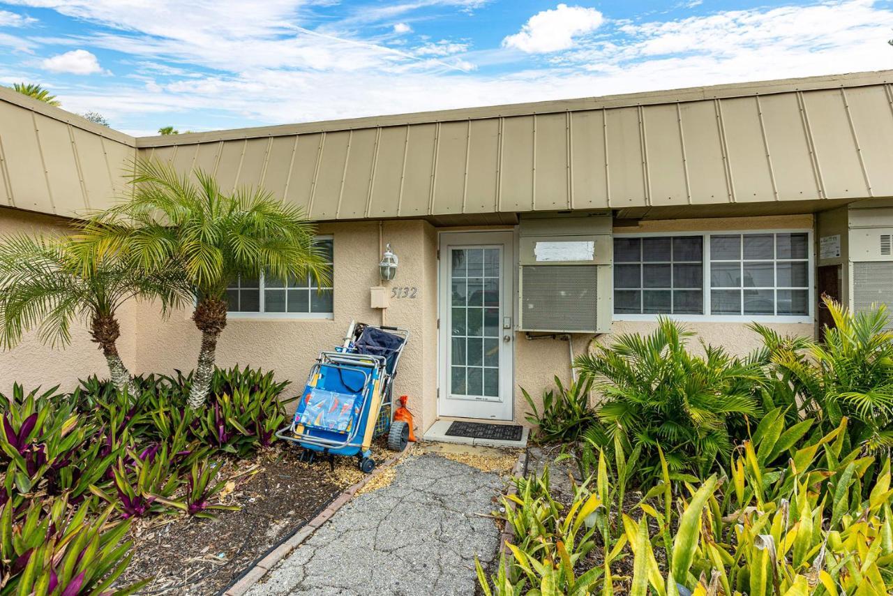 Heat Of Siesta Village Walk To Beach W Heated Pool Siesta Key Exterior photo