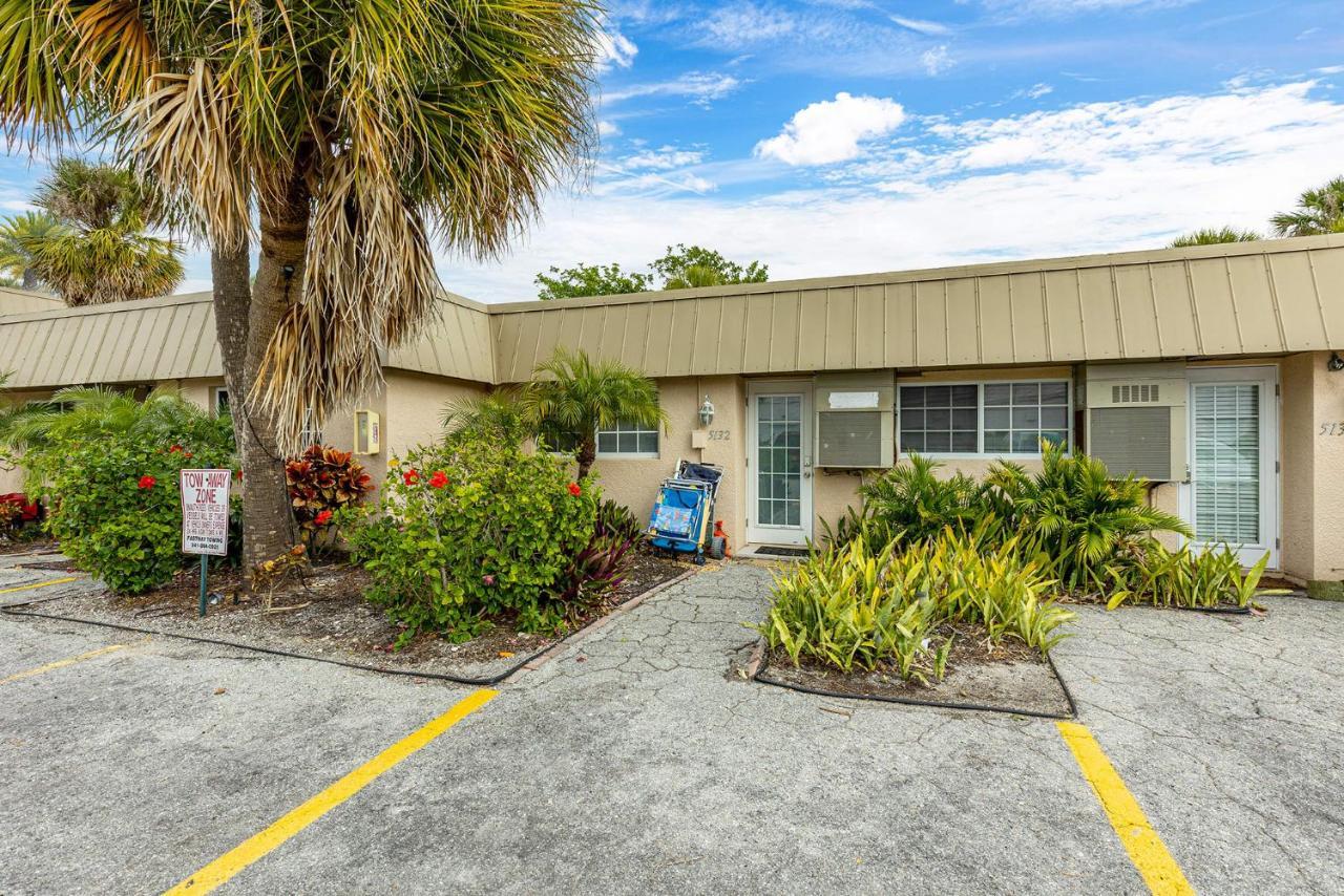 Heat Of Siesta Village Walk To Beach W Heated Pool Siesta Key Exterior photo